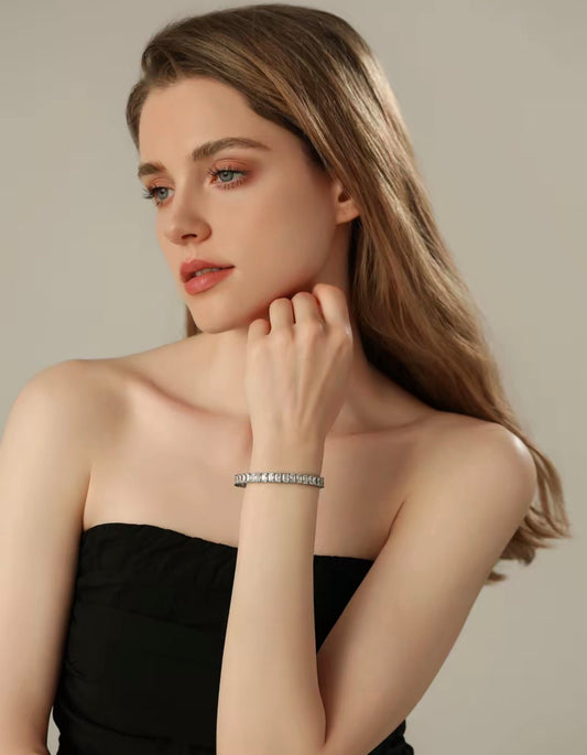 Sugar cube Emerald-cut diamond bracelet
